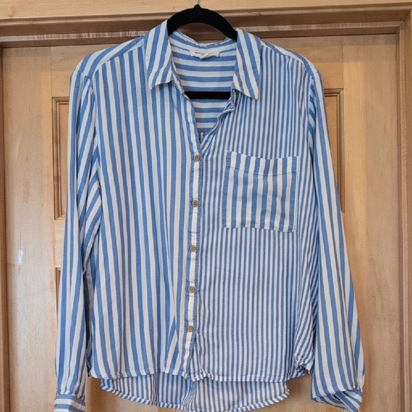 beachlunchlounge Tops - beachlunchlounge Striped Button-Down Shirt in Blue and White